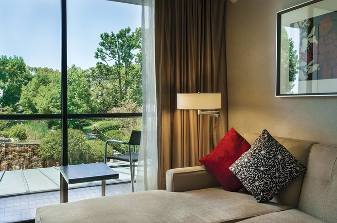 Imagen de los exteriores del Hotel Doubletree By Hilton Los Angeles Downtown. Foto 10