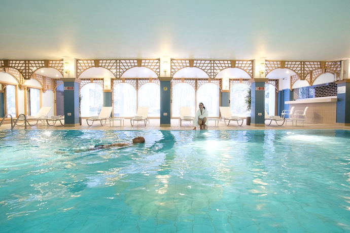 Imagen de la piscina del Hotel Doubletree By Hilton Luxembourg. Foto 16