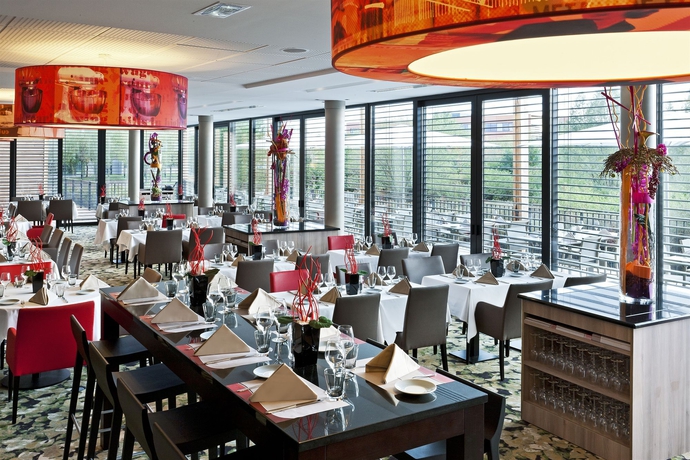 Imagen del bar/restaurante del Hotel Doubletree By Hilton Lyon Eurexpo. Foto 2