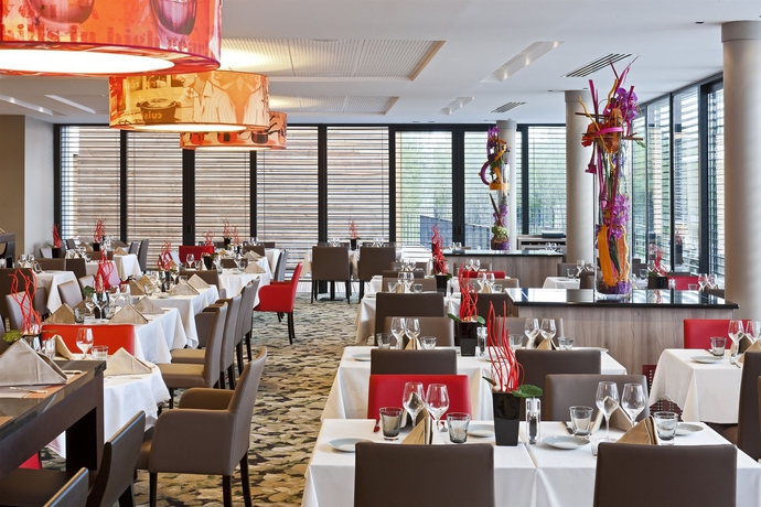 Imagen del bar/restaurante del Hotel Doubletree By Hilton Lyon Eurexpo. Foto 3