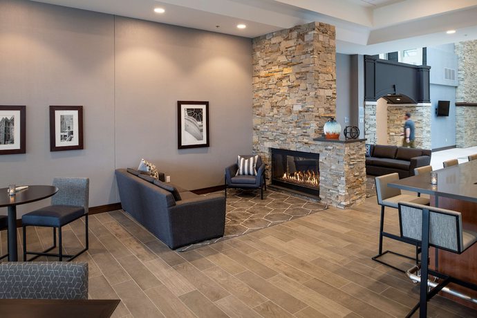 Imagen de los interiores del Hotel Doubletree By Hilton Madison East. Foto 13