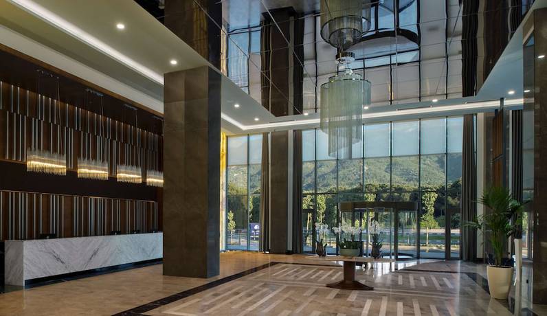 Imagen de los interiores del Hotel Doubletree By Hilton Manisa. Foto 19