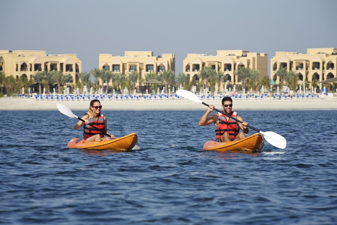 Imagen de los exteriores del Hotel Doubletree By Hilton Marjan Island Resort and Spa. Foto 14