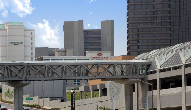 Imagen de los exteriores del Hotel Doubletree By Hilton Mclean Tysons. Foto 6