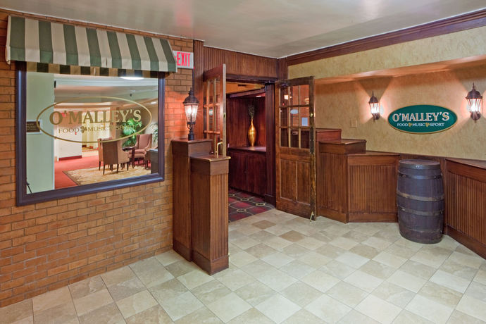 Imagen de los interiores del Hotel Doubletree By Hilton Mclean Tysons. Foto 7