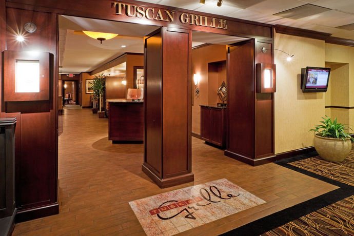 Imagen de los interiores del Hotel Doubletree By Hilton Mclean Tysons. Foto 8