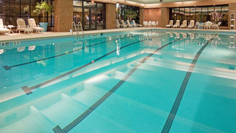 Imagen de la piscina del Hotel Doubletree By Hilton Mclean Tysons. Foto 12