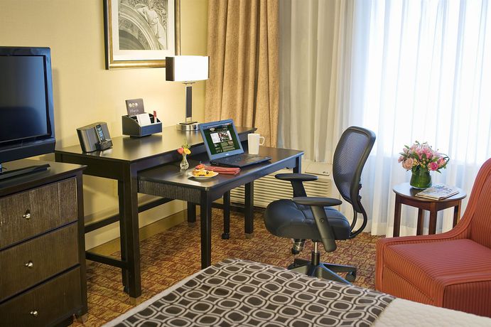 Imagen de la habitación del Hotel Doubletree By Hilton Mclean Tysons. Foto 4