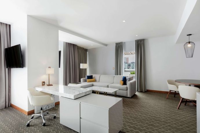 Imagen de la habitación del Hotel Doubletree By Hilton Mexico City Santa Fe. Foto 3