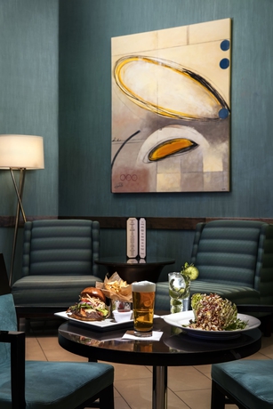 Imagen del bar/restaurante del Hotel Doubletree By Hilton Miami Airport and Convention Center. Foto 6