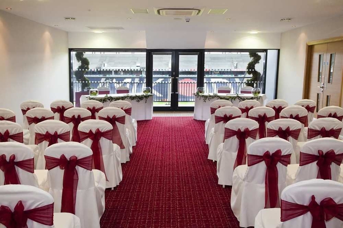 Imagen de los interiores del Hotel Doubletree By Hilton Milton Keynes. Foto 9