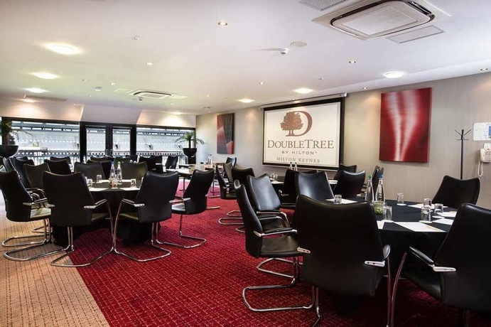 Imagen de los interiores del Hotel Doubletree By Hilton Milton Keynes. Foto 12