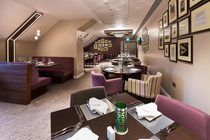 Imagen del bar/restaurante del Hotel Doubletree By Hilton Milton Keynes. Foto 3