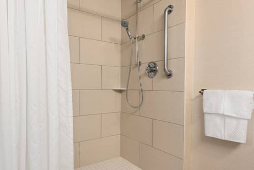 Imagen de la habitación del Hotel Doubletree By Hilton Milwaukee - Brookfield. Foto 3