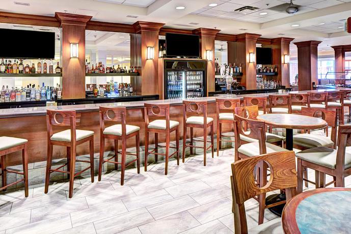 Imagen del bar/restaurante del Hotel Doubletree By Hilton Milwaukee Downtown. Foto 3