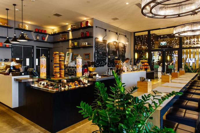 Imagen del bar/restaurante del Hotel Doubletree By Hilton Minsk. Foto 2