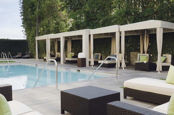 Imagen de la piscina del Hotel Doubletree By Hilton Monrovia - Pasadena Area. Foto 9