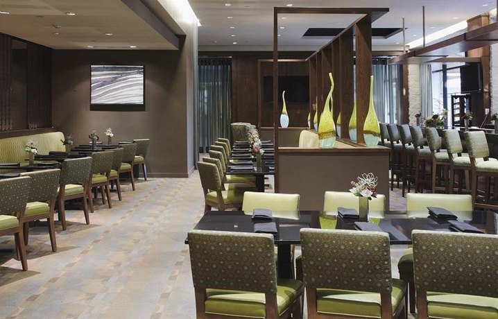 Imagen del bar/restaurante del Hotel Doubletree By Hilton Monrovia - Pasadena Area. Foto 2