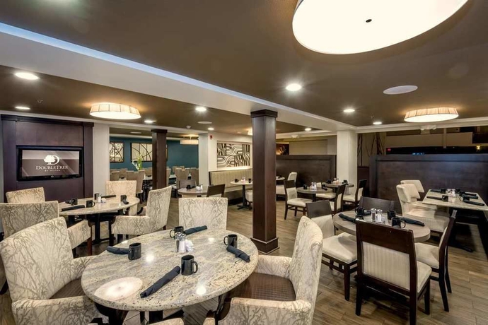 Imagen del bar/restaurante del Hotel Doubletree By Hilton Montgomery. Foto 3
