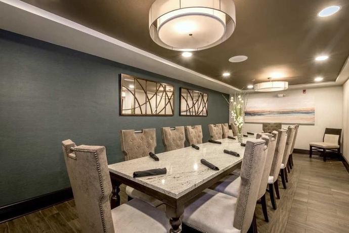 Imagen de los interiores del Hotel Doubletree By Hilton Montgomery. Foto 12