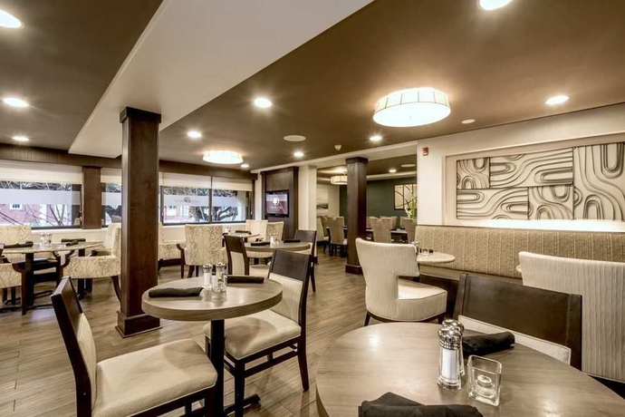 Imagen del bar/restaurante del Hotel Doubletree By Hilton Montgomery. Foto 4