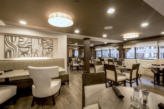 Imagen del bar/restaurante del Hotel Doubletree By Hilton Montgomery. Foto 5