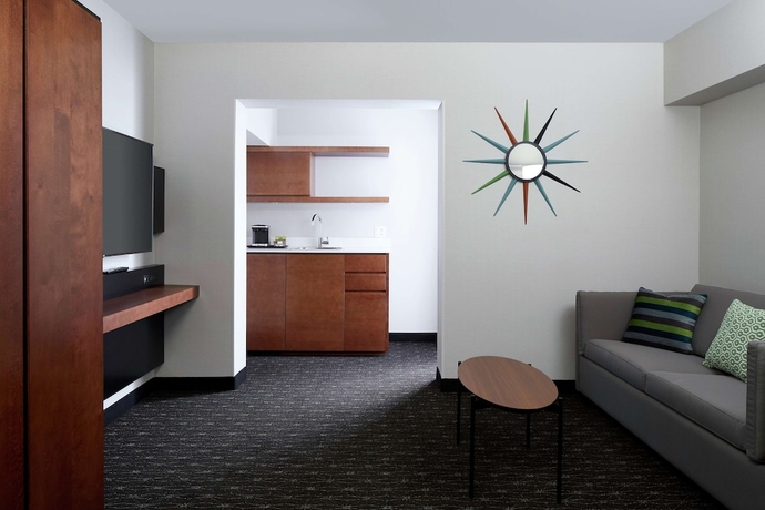 Imagen de la habitación del Hotel Doubletree By Hilton Montreal Airport. Foto 12