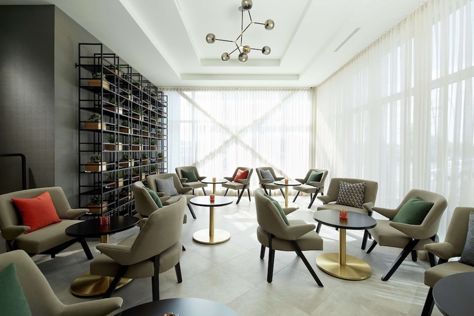 Imagen de los interiores del Hotel Doubletree By Hilton Montreal Airport. Foto 16