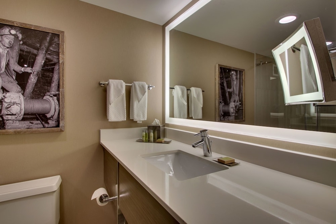 Imagen de la habitación del Hotel Doubletree By Hilton Mt. Vernon. Foto 8