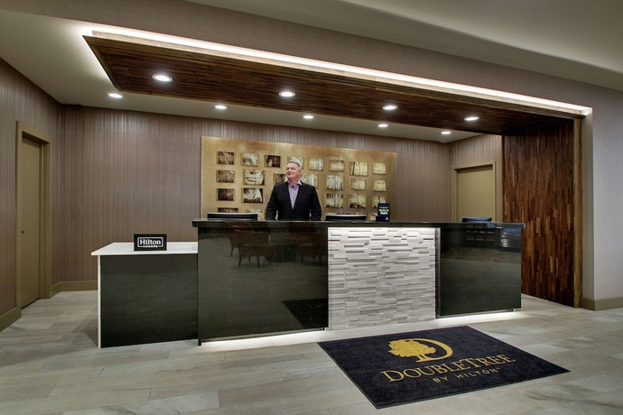 Imagen de los interiores del Hotel Doubletree By Hilton Mt. Vernon. Foto 19