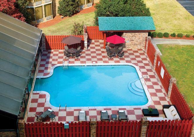 Imagen de la piscina del Hotel Doubletree By Hilton Murfreesboro. Foto 14
