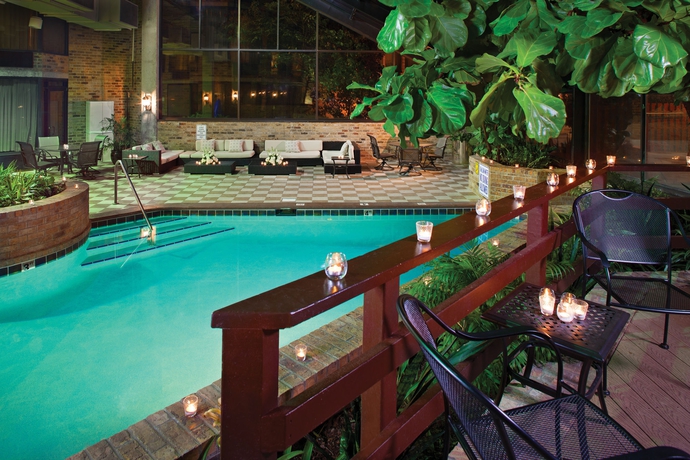 Imagen de la piscina del Hotel Doubletree By Hilton Murfreesboro. Foto 16