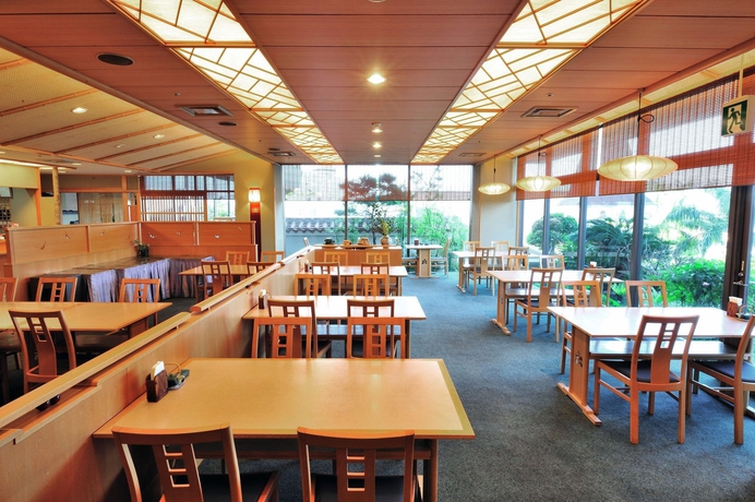 Imagen del bar/restaurante del Hotel Doubletree By Hilton Naha Shuri Castle. Foto 3