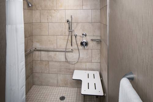 Imagen de la habitación del Hotel Doubletree By Hilton Nashua. Foto 1