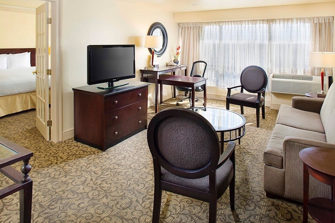 Imagen de los interiores del Hotel Doubletree By Hilton New Orleans Airport. Foto 15