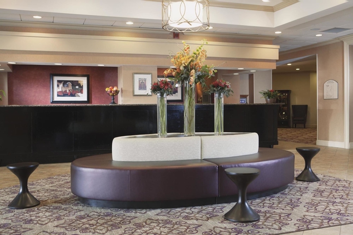 Imagen de los interiores del Hotel Doubletree By Hilton New Orleans Airport. Foto 16