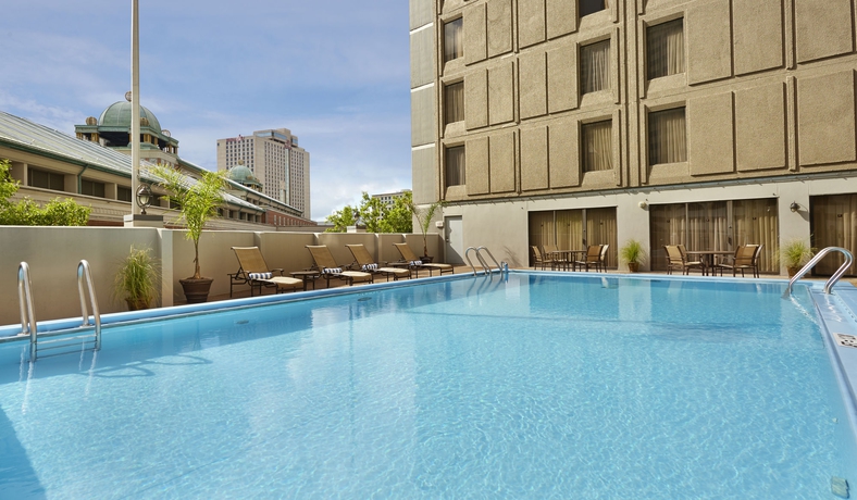 Imagen de la piscina del Hotel Doubletree By Hilton New Orleans. Foto 16