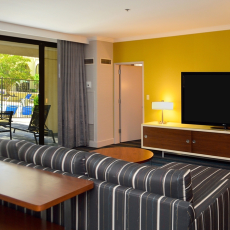 Imagen de los interiores del Hotel Doubletree By Hilton Newark - Fremont. Foto 13