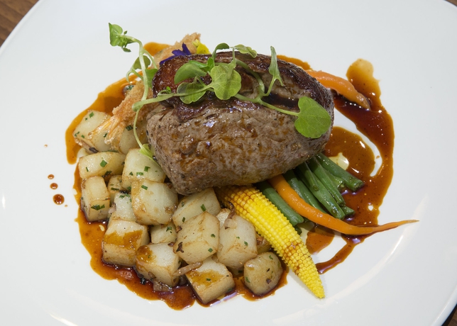 Imagen del bar/restaurante del Hotel Doubletree By Hilton Newbury North. Foto 6