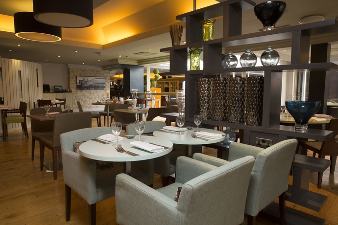 Imagen del bar/restaurante del Hotel Doubletree By Hilton Newbury North. Foto 9