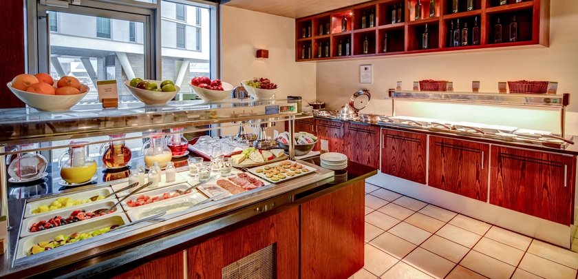 Imagen del bar/restaurante del Hotel Doubletree By Hilton Newcastle International Airport. Foto 2