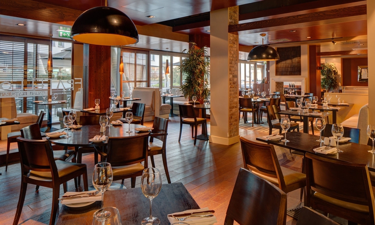 Imagen del bar/restaurante del Hotel Doubletree By Hilton Newcastle International Airport. Foto 4