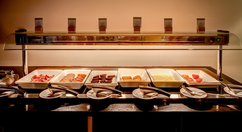 Imagen del bar/restaurante del Hotel Doubletree By Hilton Newcastle International Airport. Foto 5