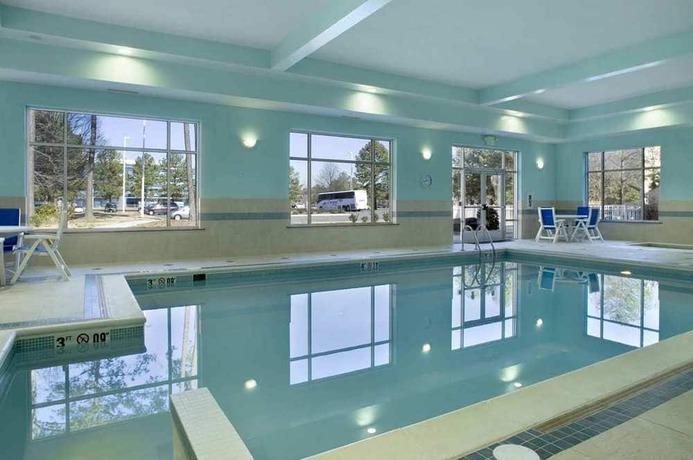Imagen de la piscina del Hotel Doubletree By Hilton Norfolk Airport. Foto 11