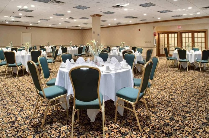 Imagen de los interiores del Hotel Doubletree By Hilton Norfolk Airport. Foto 7