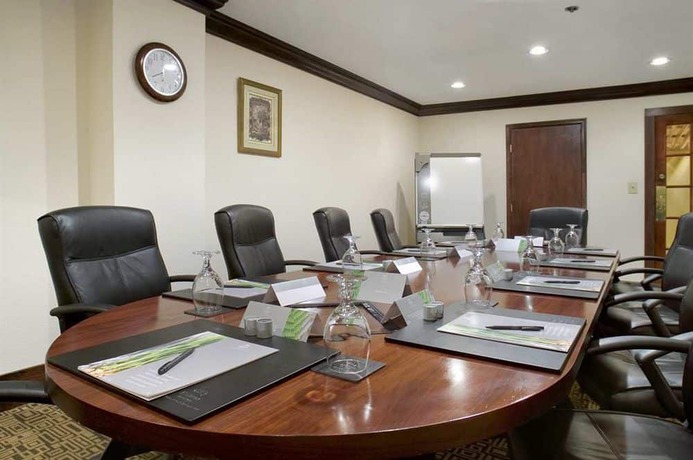Imagen de los interiores del Hotel Doubletree By Hilton Norfolk Airport. Foto 8