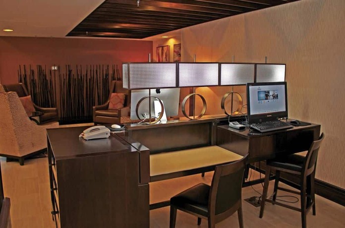 Imagen de los interiores del Hotel Doubletree By Hilton Norfolk Airport. Foto 9