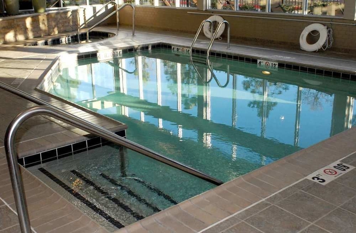 Imagen de la piscina del Hotel Doubletree By Hilton Oklahoma City Airport. Foto 12