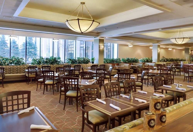 Imagen del bar/restaurante del Hotel Doubletree By Hilton Omaha Downtown. Foto 3