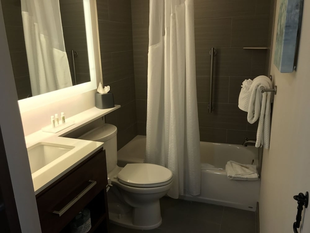 Imagen de la habitación del Hotel Doubletree By Hilton Omaha Southwest. Foto 11